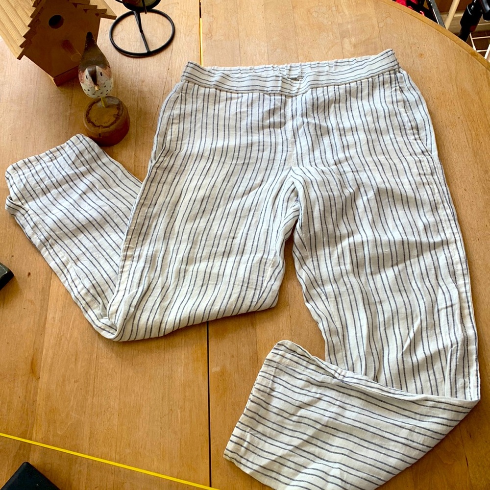Linen trousers . No tag but safe to assume size SM . 3/4 length .